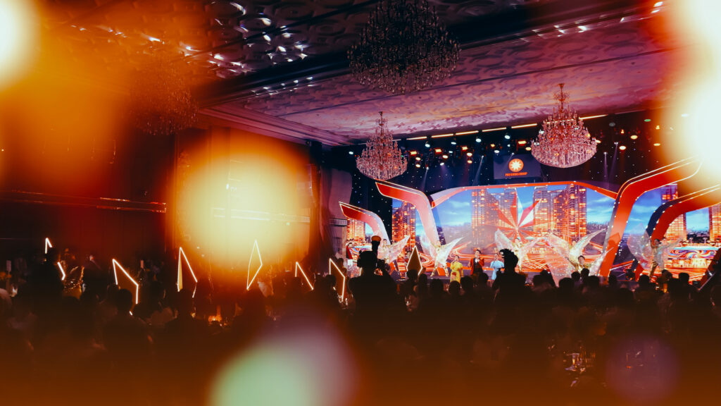 VDG Media tập trung triển khai giải pháp tổ chức sự kiện theo hướng tối giản nhưng trang trọng. (Nguồn: VDG Media)