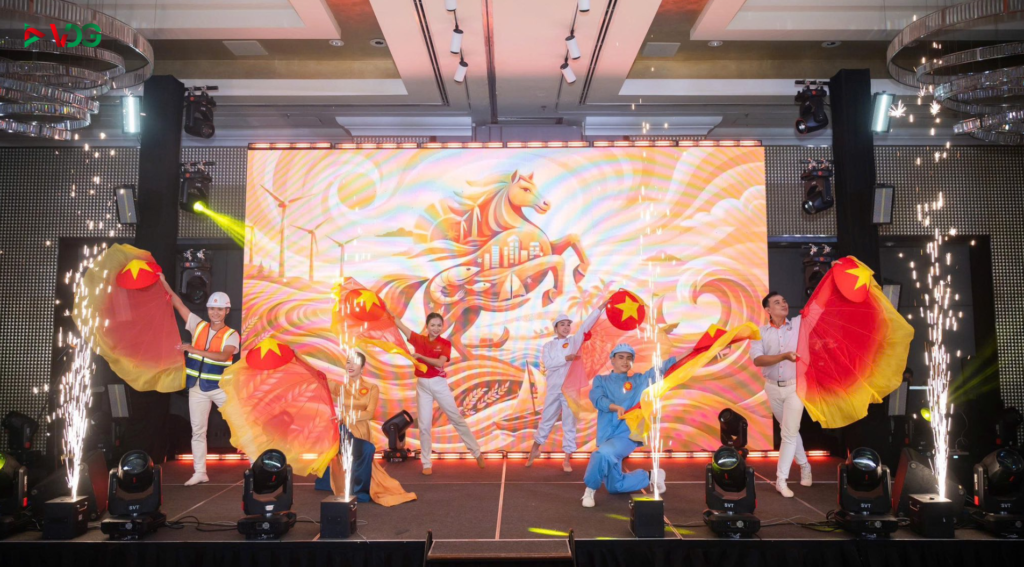 Chương trình Year End Party 2025 với chủ đề “Hừng Đông – The Rising Sun” (Nguồn: VDG Media)